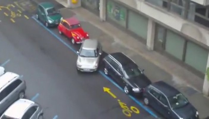 Culmea prostiei în trafic. Vezi TOPUL CELOR MAI PROASTE PARCĂRI